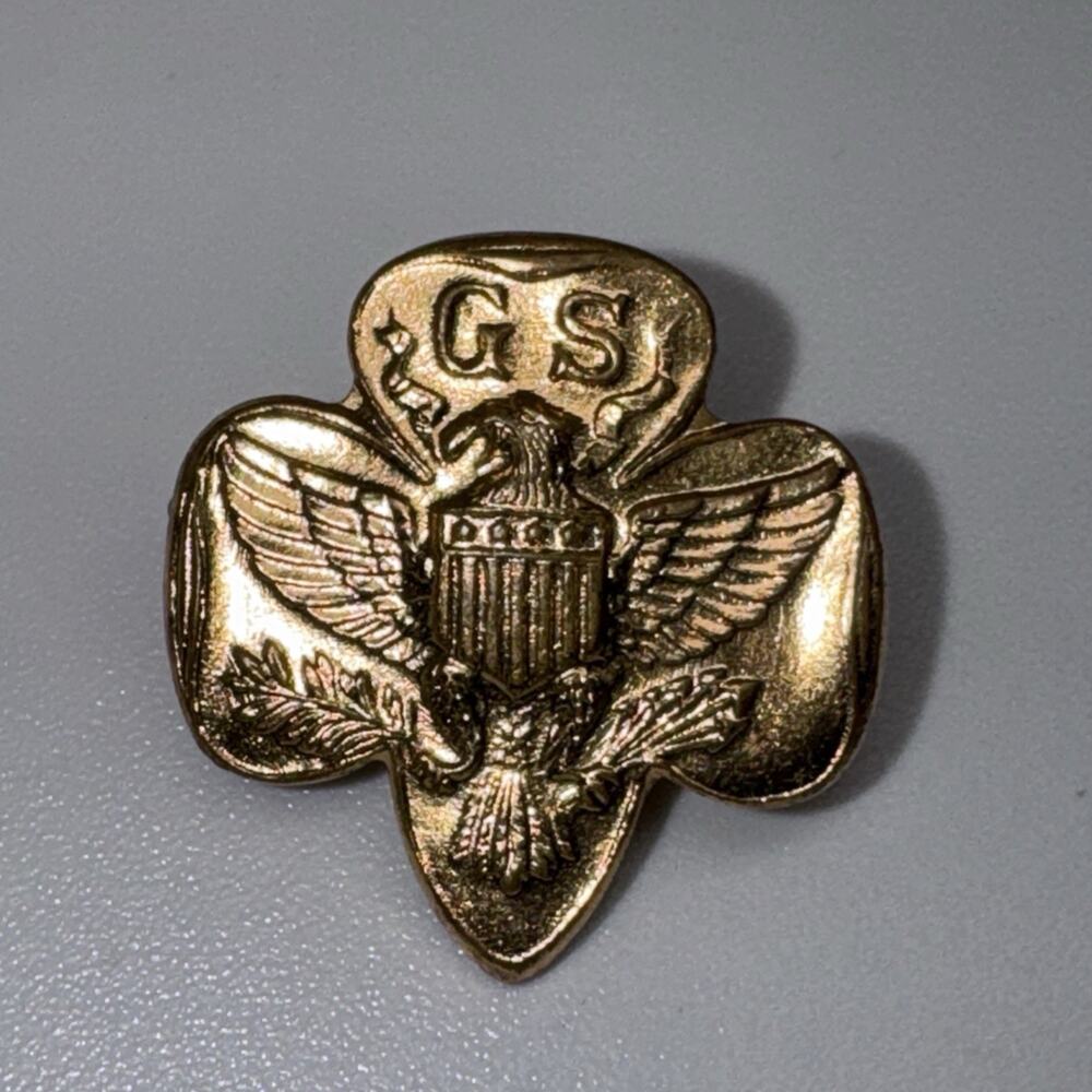 Vintage Antique Girl Scouts Eagle Trefoil Gold Tone Membership Pin Brooch